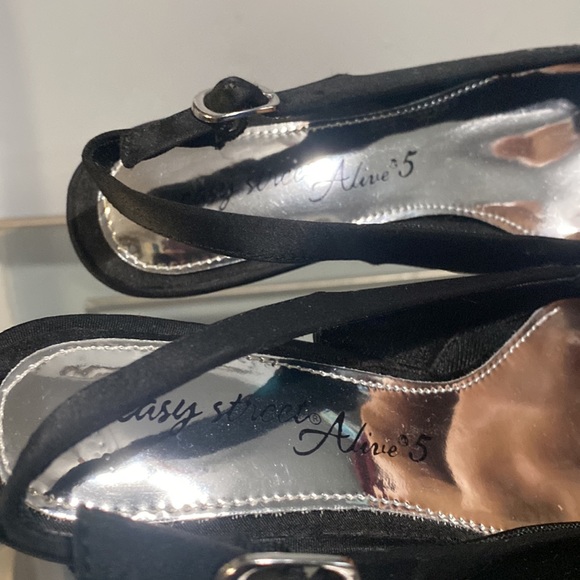 Easy Street Alive 5 black strappy slingback sandals, size 6M. - Picture 6 of 12